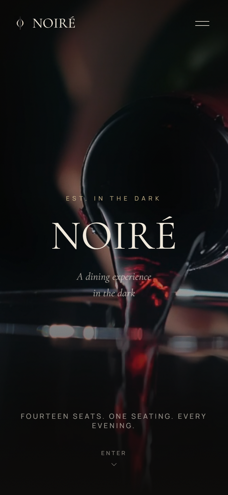 Preview of the NOIRÉ template's mobile layout